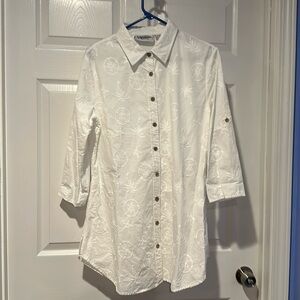 Gently Worn Women’s Cottonseed Wear White Blouse w/ Sandollars and Palm Trees-L